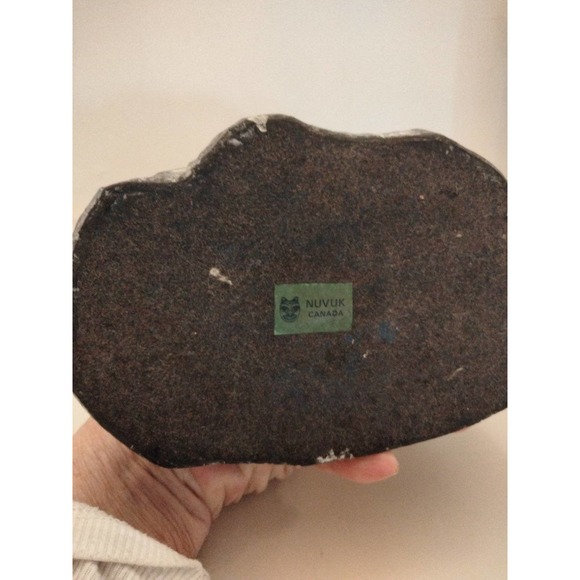 Nuvuk Eskimo Family Stone Carved Figurine. - Picture 5 of 7